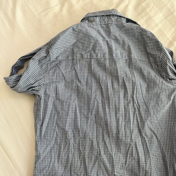 Woman’s Abercrombie and Fitch long sleeve button up size XS - Picture 3 of 4